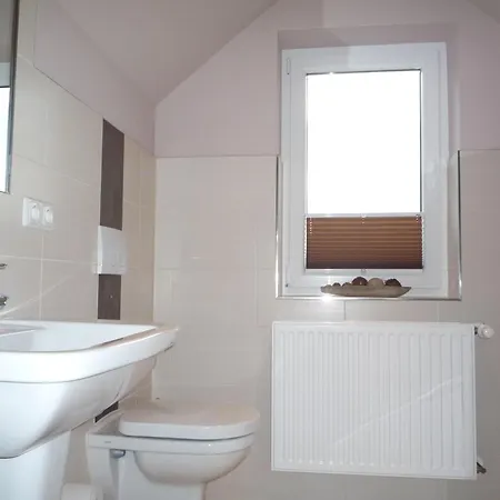 Huegel Maisonette アパート *